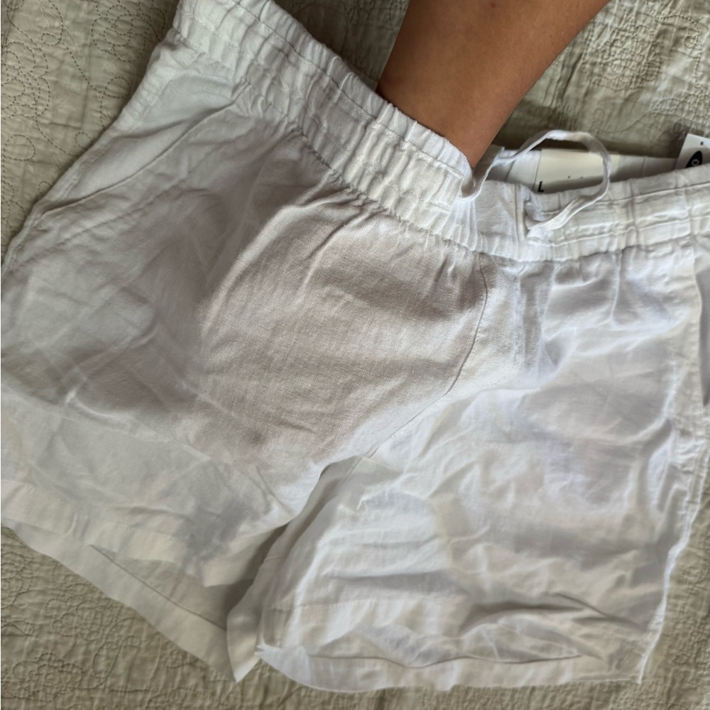 Old Navy Women's White Shorts NWT - Largr